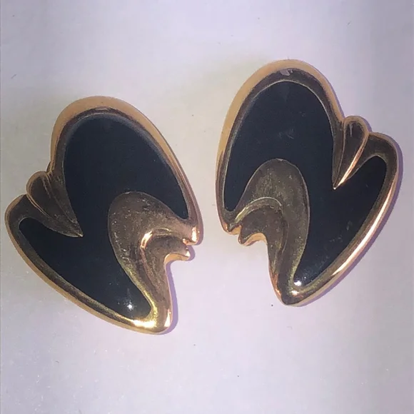 Angel Brand Signed Black Enamel and Gold Tone Retro Vintage Clip-On Earrings - Picture 2 of 7